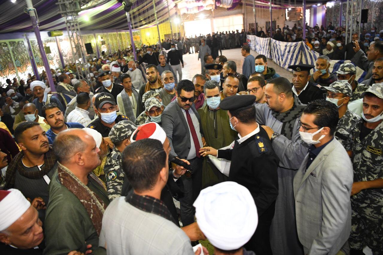 نائب محافظ قنا يشهد صلح القودة بين أبناء عمومة  آل حسان بفرشوط 