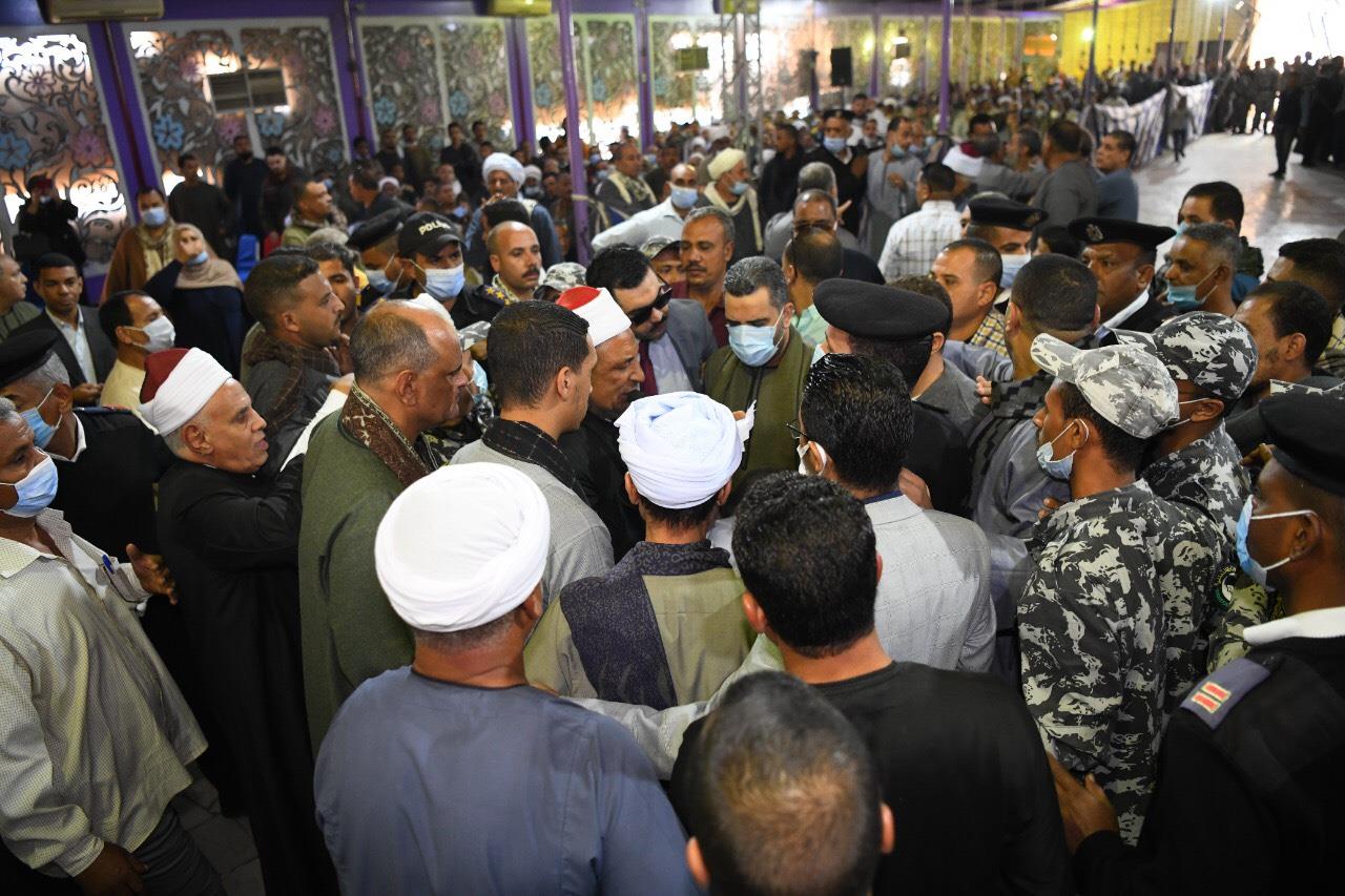 نائب محافظ قنا يشهد صلح القودة بين أبناء عمومة  آل حسان بفرشوط 