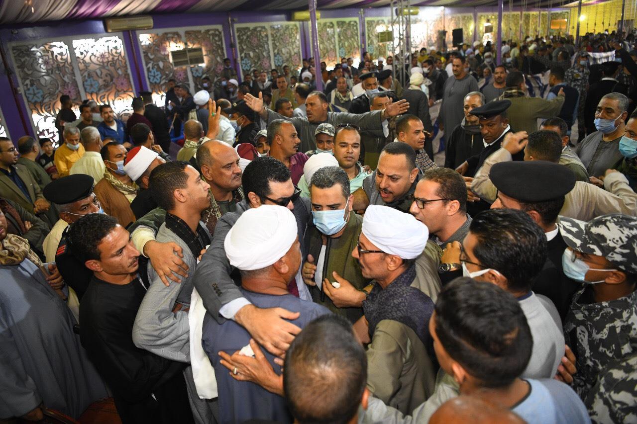 نائب محافظ قنا يشهد صلح القودة بين أبناء عمومة  آل حسان بفرشوط 