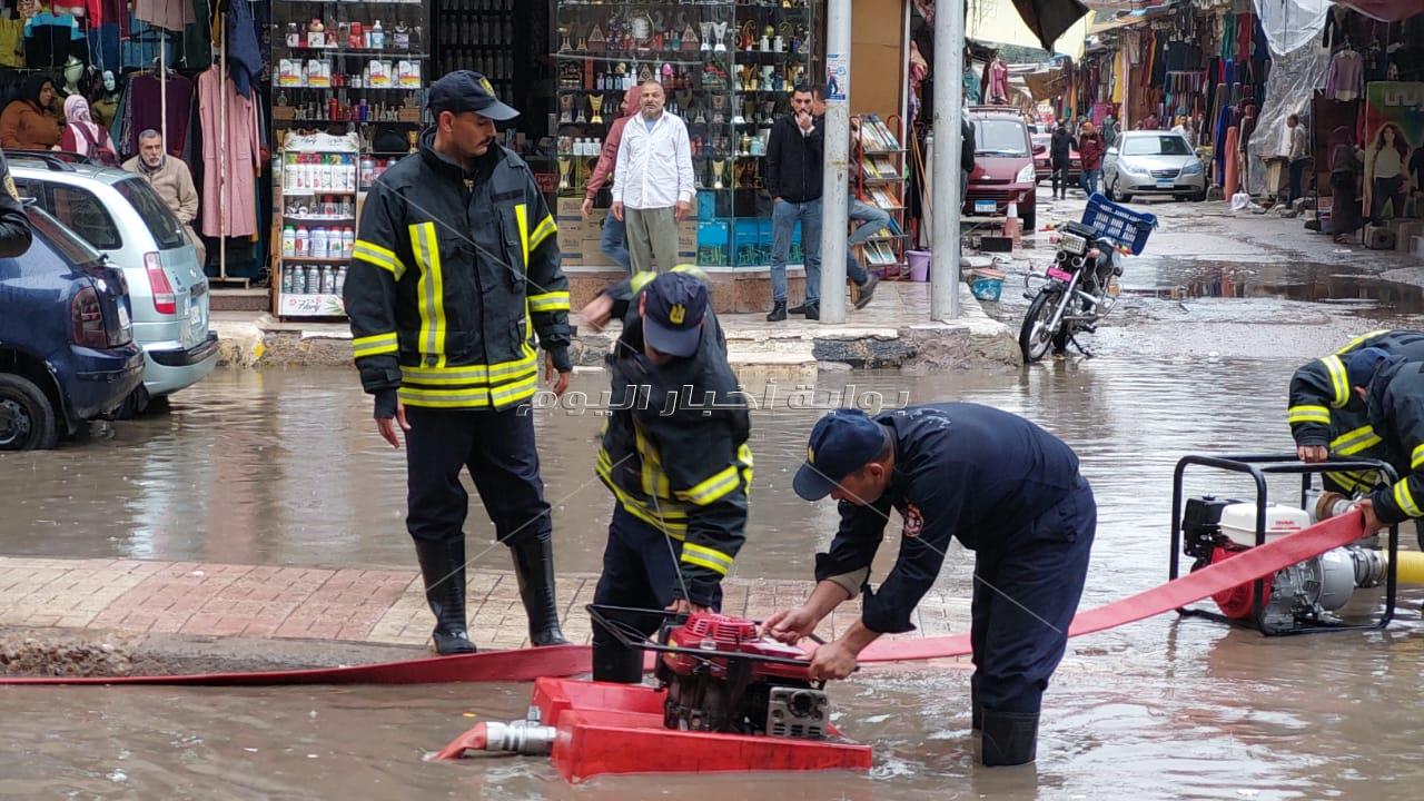 محافظ البحيرة يتفقد أعمال رفع المياة بشوارع ونفق شبرا بدمنهور