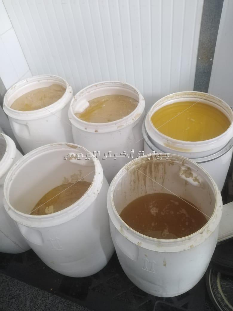 ضبط 6 طن حلاوه طحينه منتهية الصلاحية داخل مصنع شهير بأكتوبر 