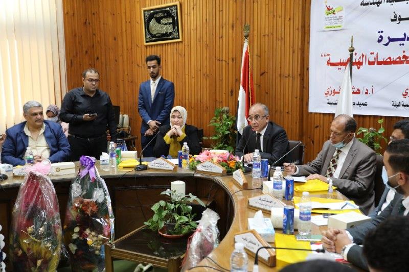 مائده مستديرة بچامعه الزقازيق لتأهيل طلاب الهندسه لسوق العمل