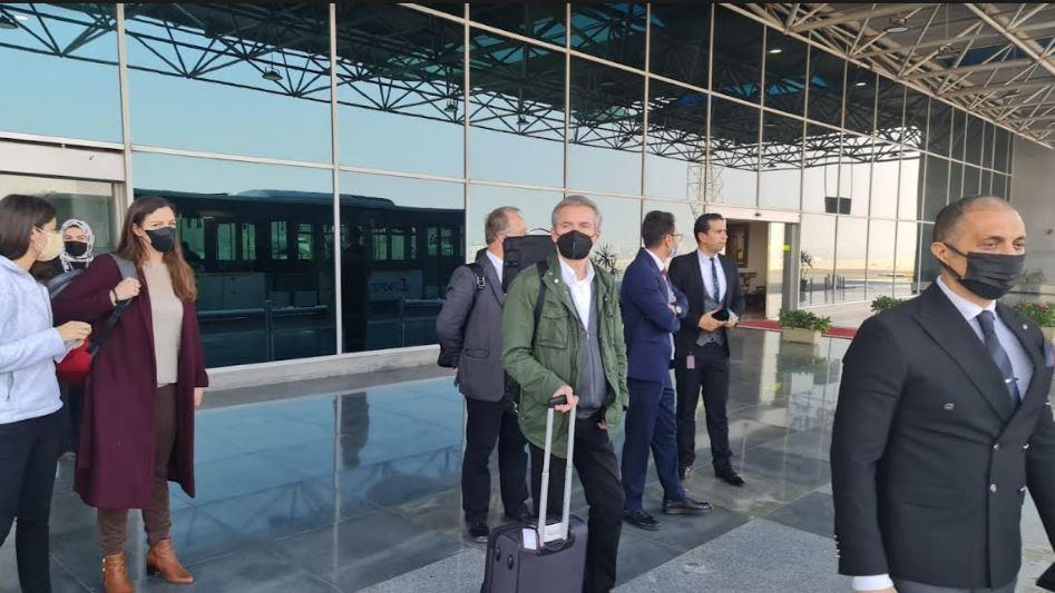 مغادة أوركسترا فيينا الفيلهارموني بقيادة الموسيقار العالمي ريكاردو موتي