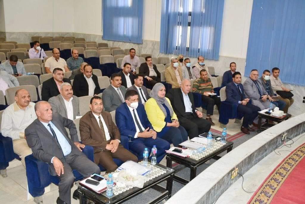 محافظ سوهاج يعقد الاجتماع الدوري مع رؤساء الوحدات