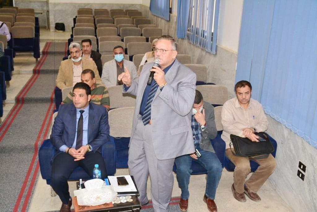 محافظ سوهاج يعقد الاجتماع الدوري مع رؤساء الوحدات