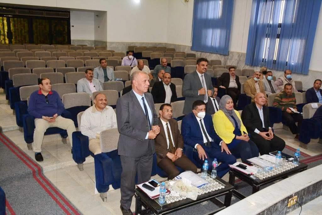 محافظ سوهاج يعقد الاجتماع الدوري مع رؤساء الوحدات