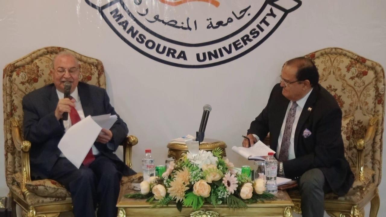 ندوة الدكتور أحمد أمين حمزة تزامنا مع الاحتفالات باليوبيل  الذهبى لجامعة المنصورة