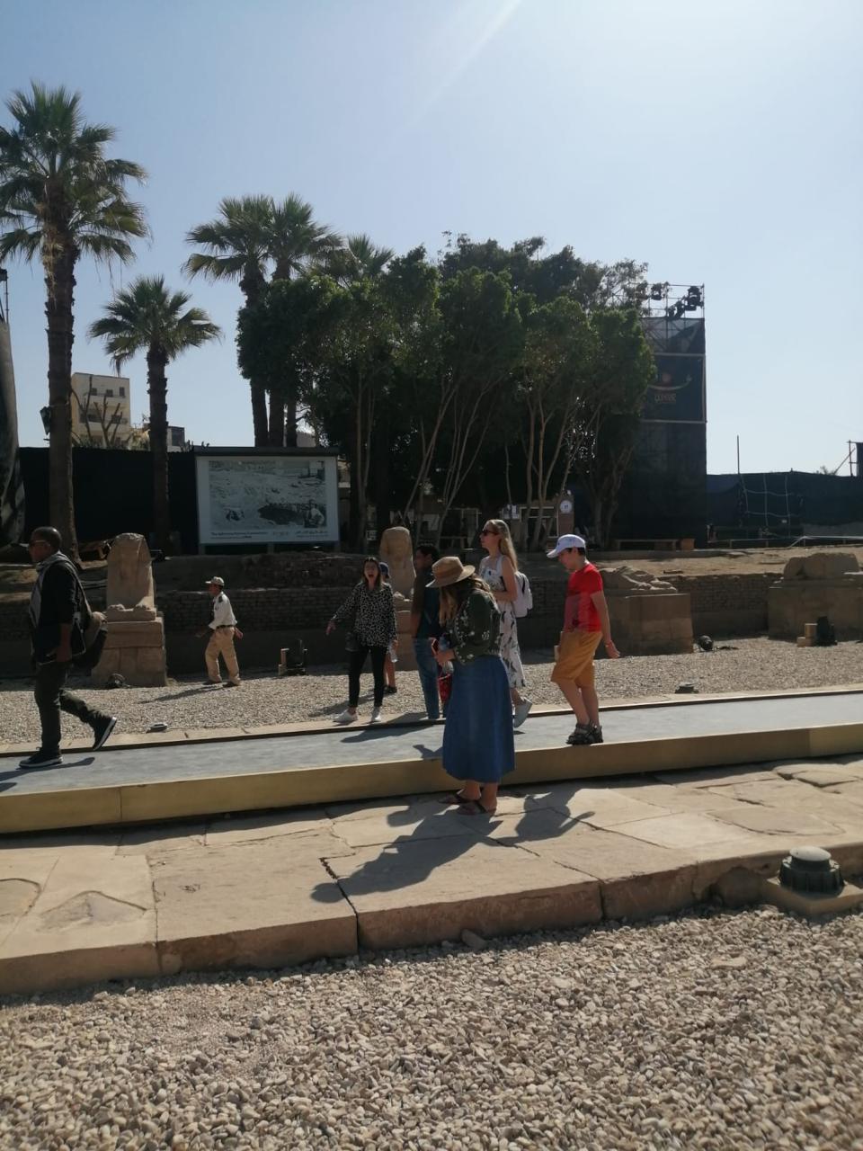 توافد آلاف الزائرين لزيارة طريق المواكب الكبرى المعروف إعلامياً بطريق الكباش 