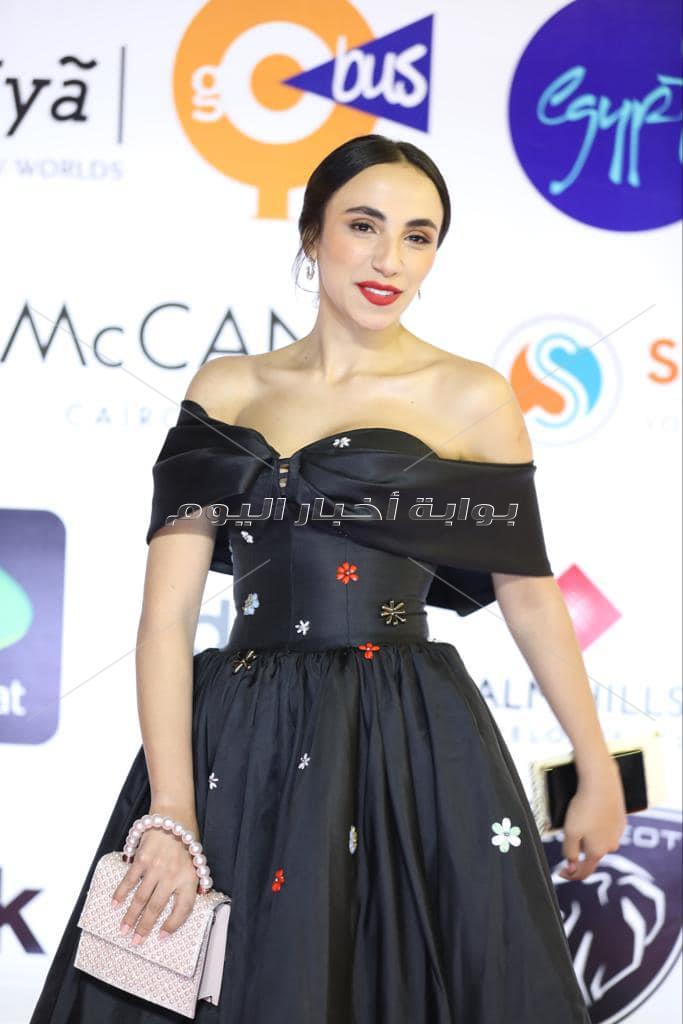 اللون الأسود يسيطر على إطلالات نجوم مهرجان القاهرة السينمائي