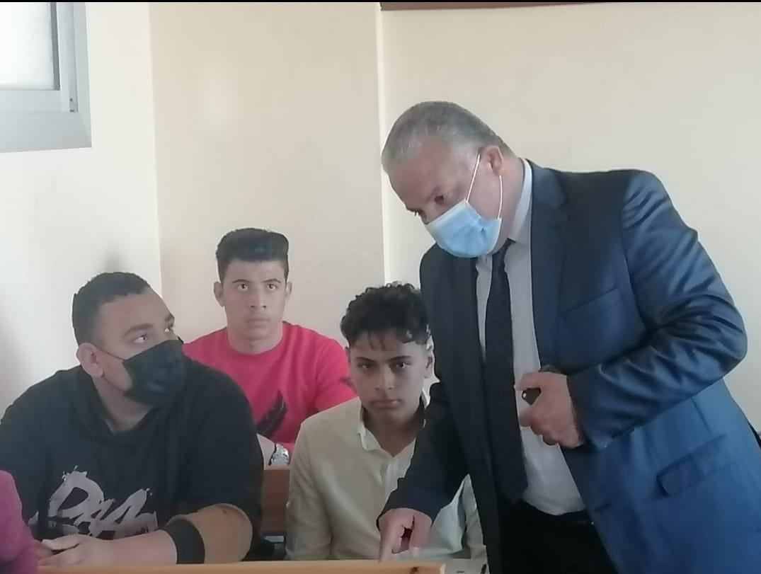 إعادة توزيع المعلمين الزيادة بمدرسة ناصر الثانوية بفارسكور.