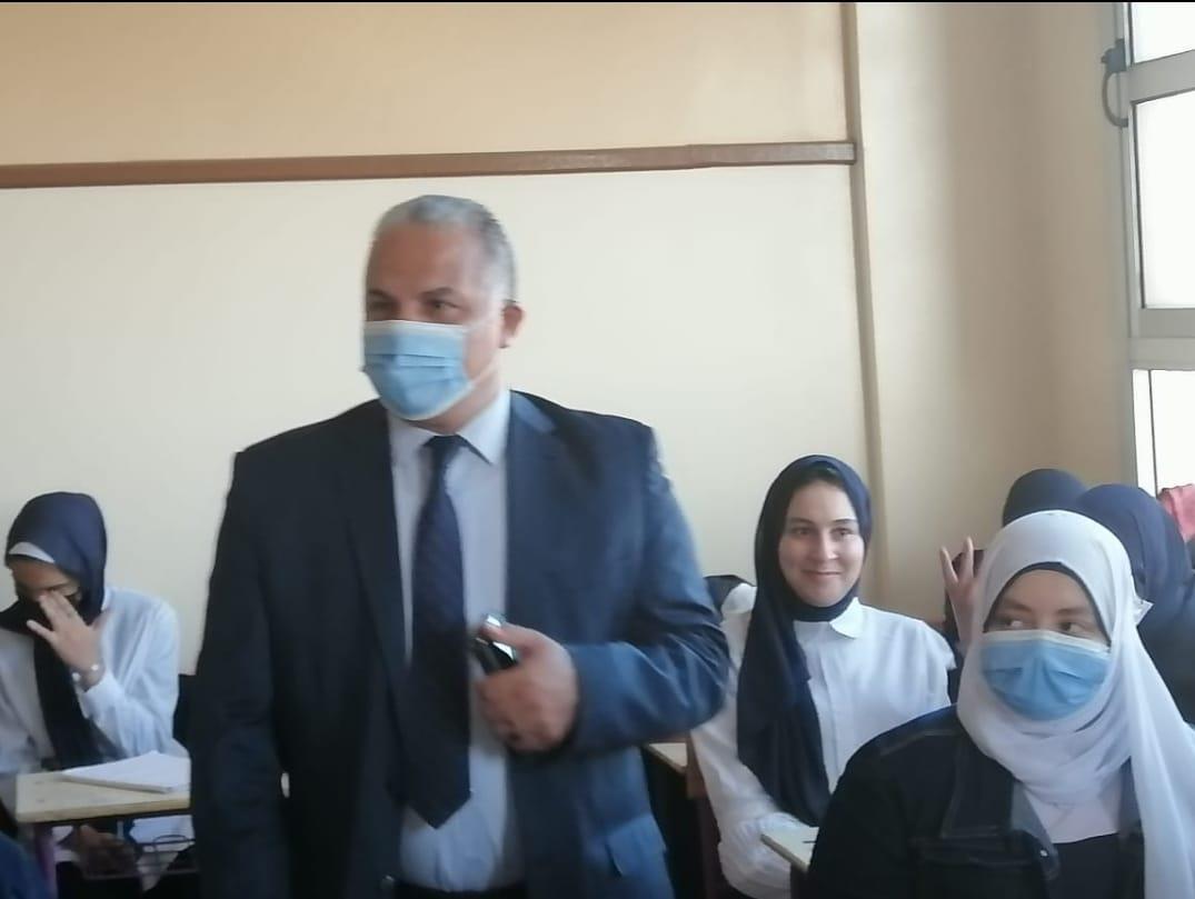 إعادة توزيع المعلمين الزيادة بمدرسة ناصر الثانوية بفارسكور.