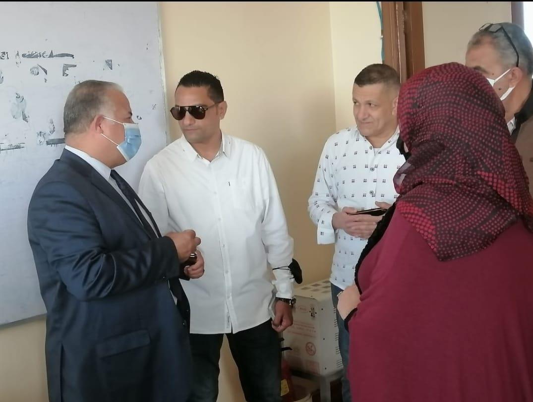 إعادة توزيع المعلمين الزيادة بمدرسة ناصر الثانوية بفارسكور.