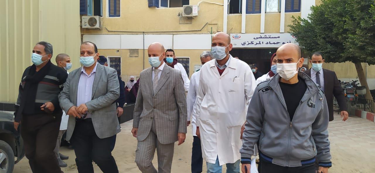 وكيل وزارة الصحة يتفقد سير العمل بمستشفي أبوحماد المركزي