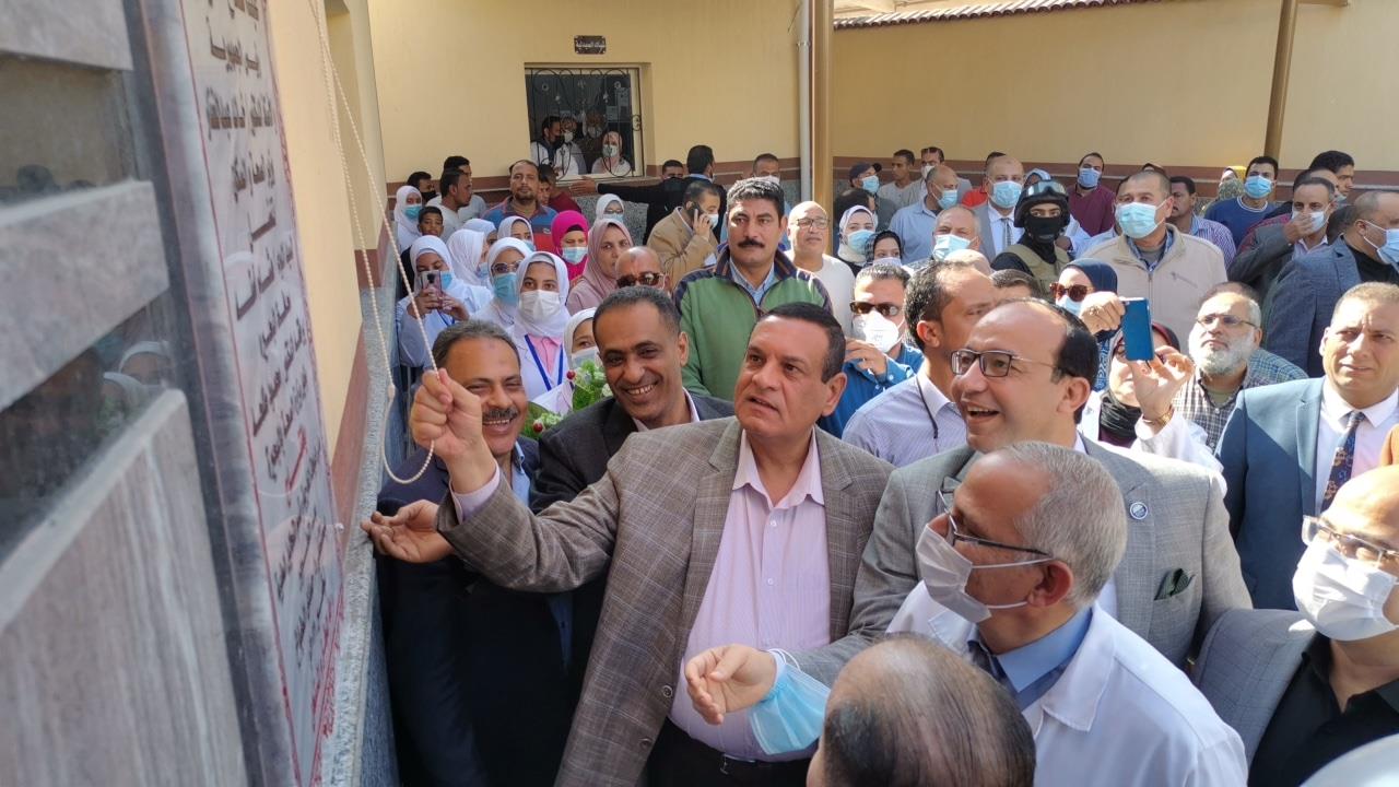 محافظ البحيرة يفتتح مبنى العيادات الخارجية 