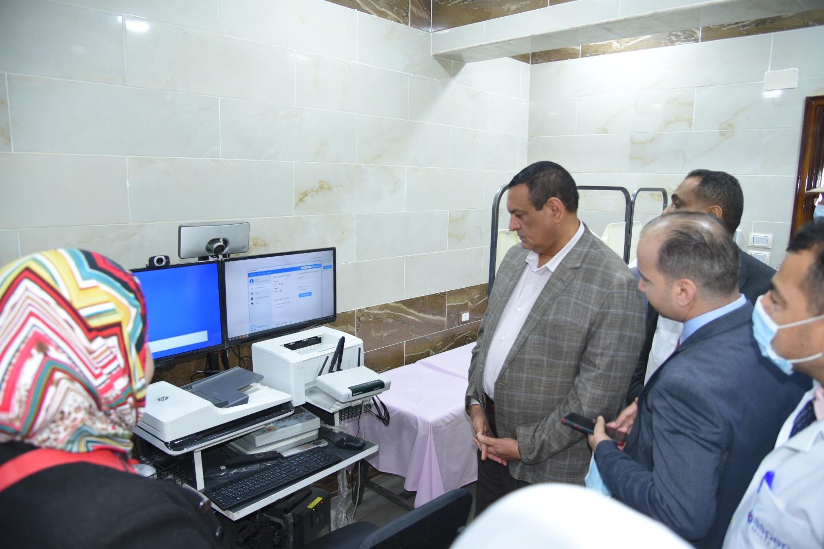 محافظ البحيرة يفتتح مبنى العيادات الخارجية 