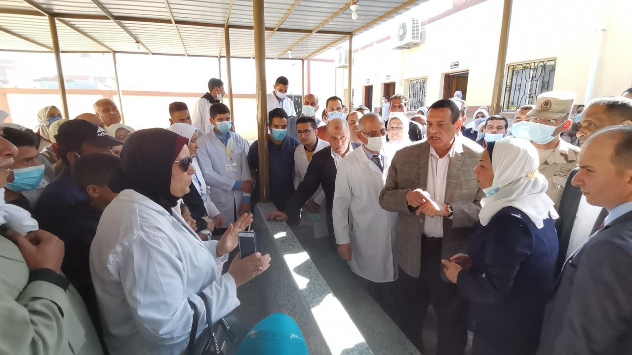 محافظ البحيرة يفتتح مبنى العيادات الخارجية 