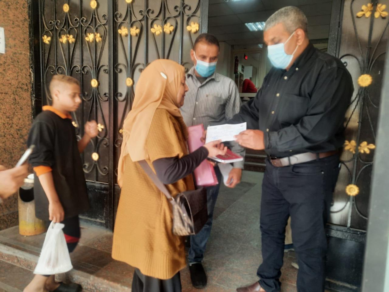 حافظ الجيزة: منع دخول المواطنين إلى المنشآت الحكومية إلا بعد التأكد من حصولهم على لقاح "كورونا