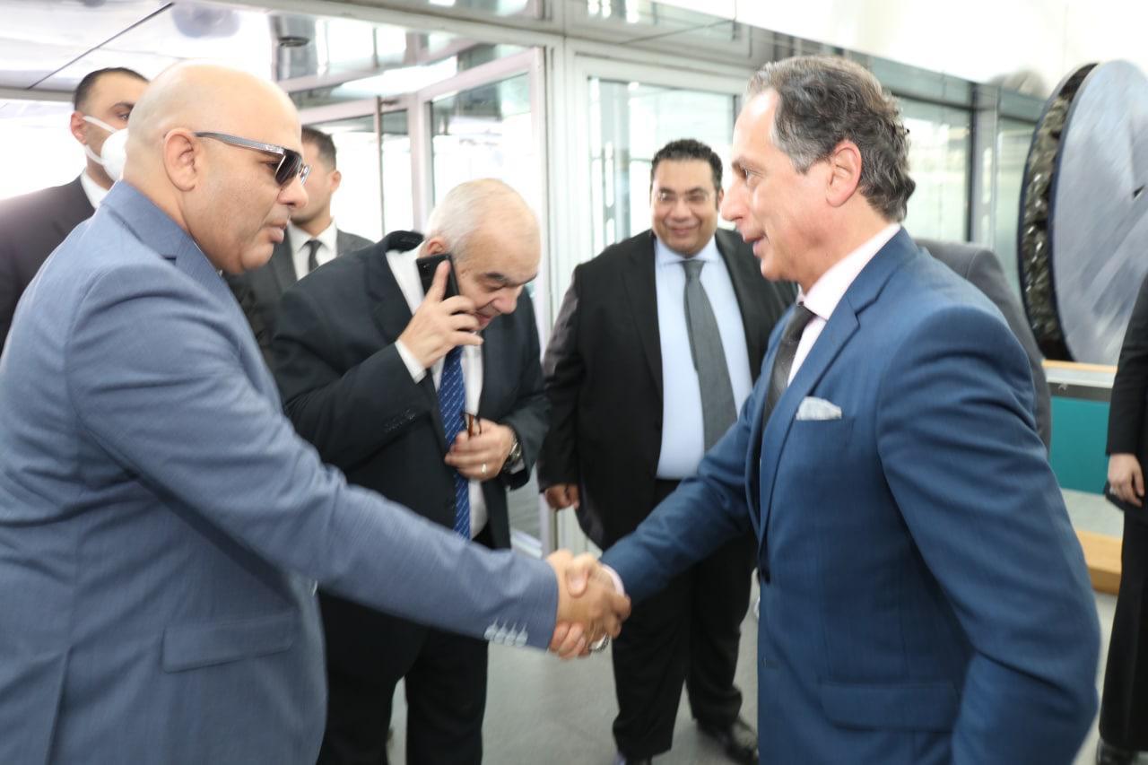 رئيس قضايا الدولة يهدى مكتبة الإسكندرية الإصدارات القانونية للمكتب الفنى بالهيئة