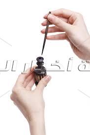 خبير آثار يكشف عن سر الكحل ولغة العيون منذ عصر مصر القديمة وحتى الآن