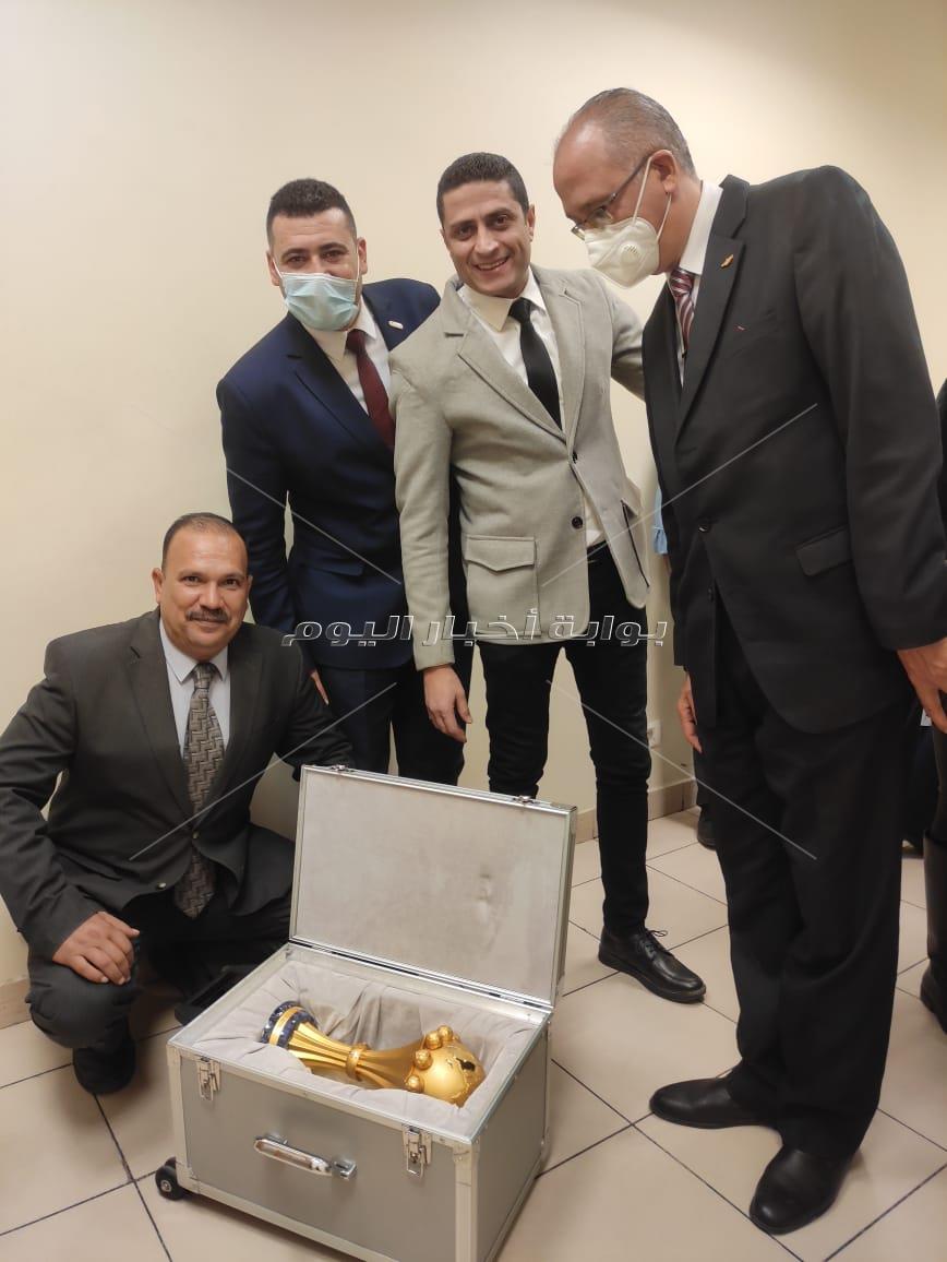 كأس الأمم الأفريقية يصل مطار القاهرة وبعدها ينتقل للكونغو