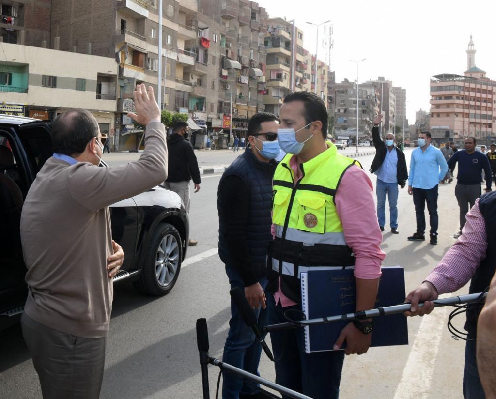 الرئيس السيسي يتفقد محور طريق القاهرة – السويس