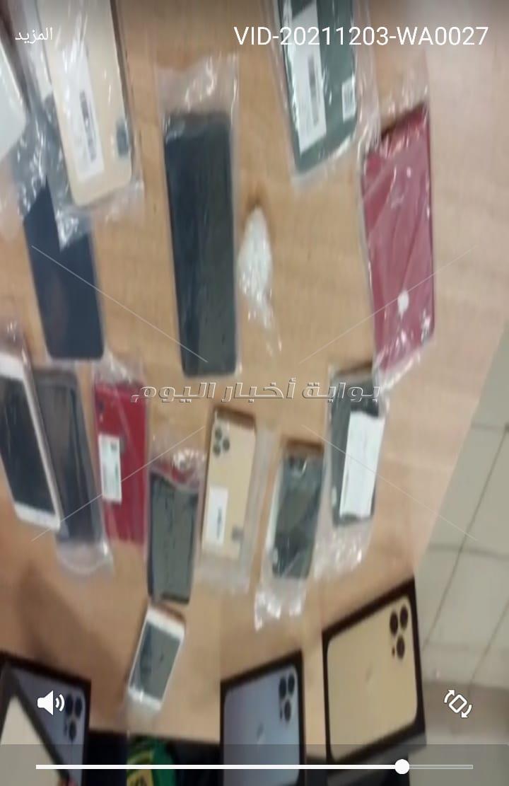 جمارك مطار القاهرة الدولي تضبط  تهريب هواتف محمولة ومستلزمات شيش الكترونية  