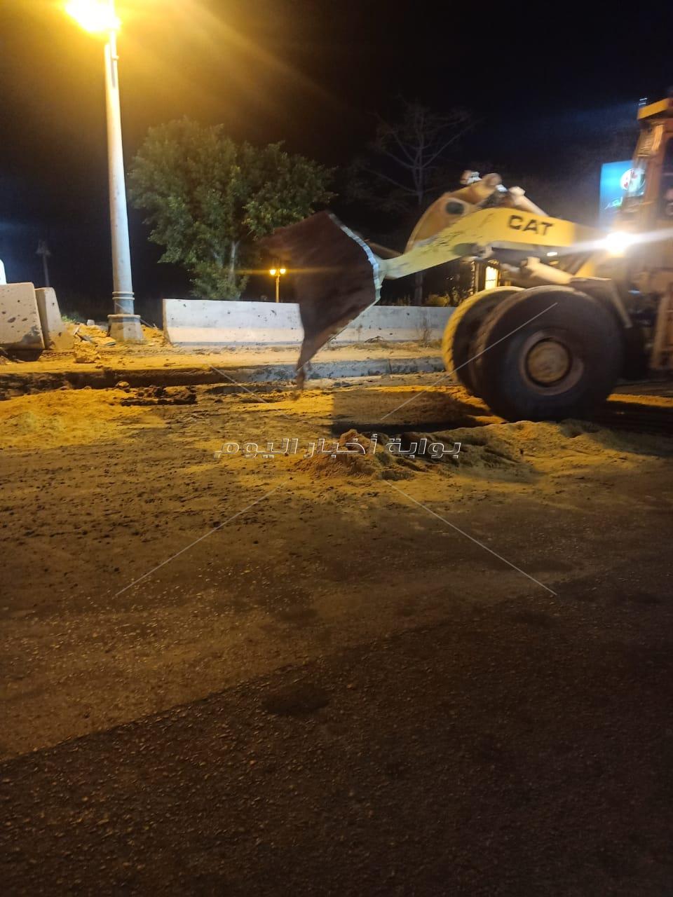 انقلاب سيارة نقل بمقطورة بطريق الإسكندرية الصحراوي