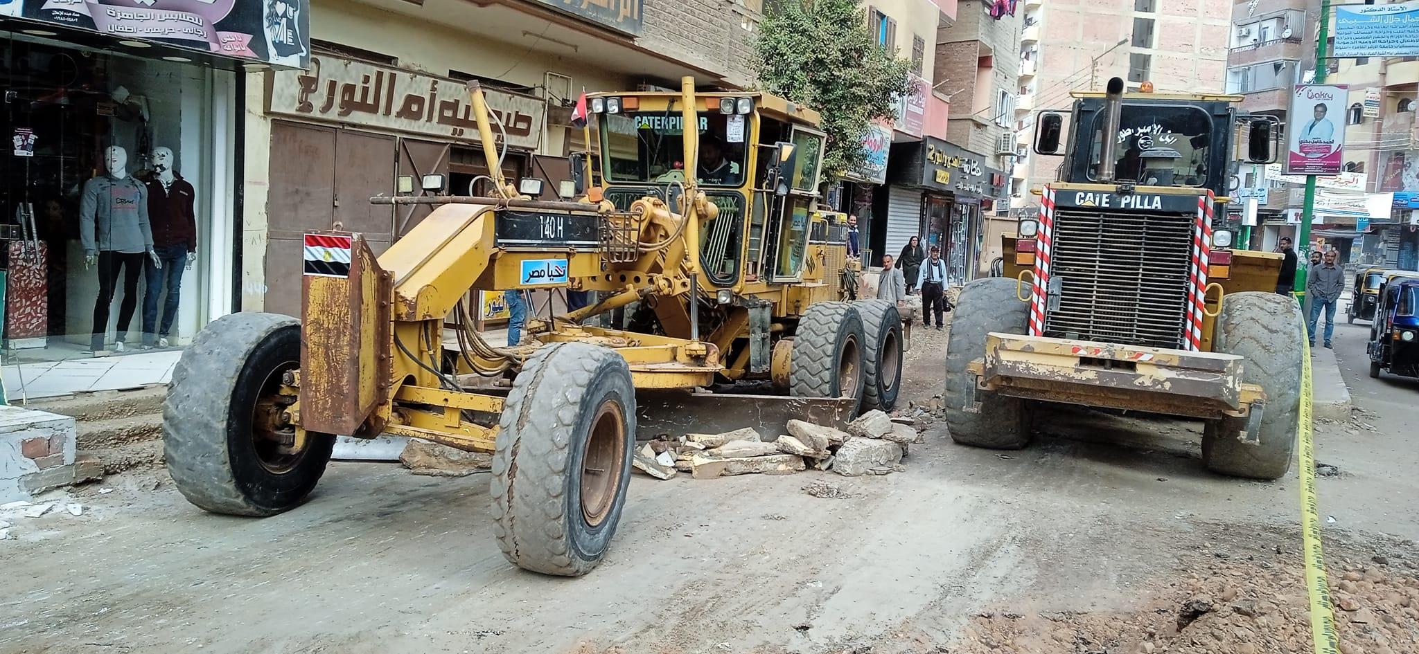 حملات للنظافة ورفع المخلفات وتسوية الشوارع والميادين بمراكز محافظة أسيوط 