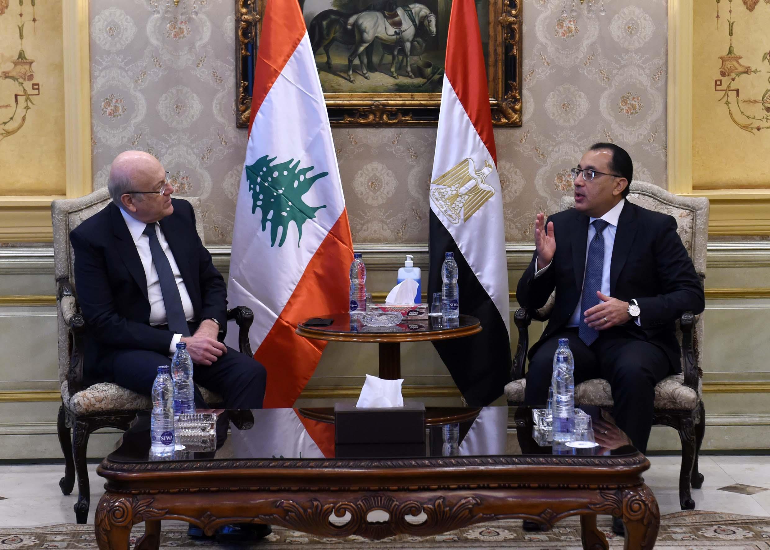 رئيس الوزراء يستقبل رئيس الحكومة اللبنانية بمطار القاهرة‎‎