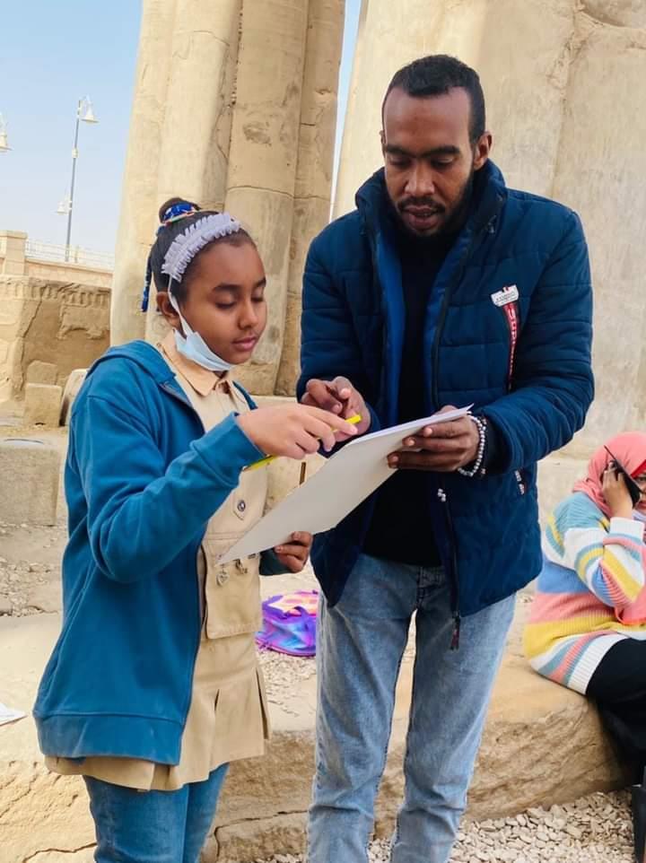 كلية الفنون الجميلة تنظم ورشة لتعليم الأطفال فن الرسم بمعبد الأقصر ‎‎
