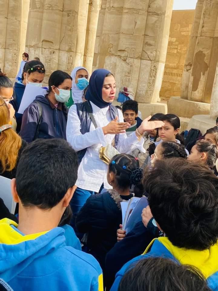 كلية الفنون الجميلة تنظم ورشة لتعليم الأطفال فن الرسم بمعبد الأقصر ‎‎