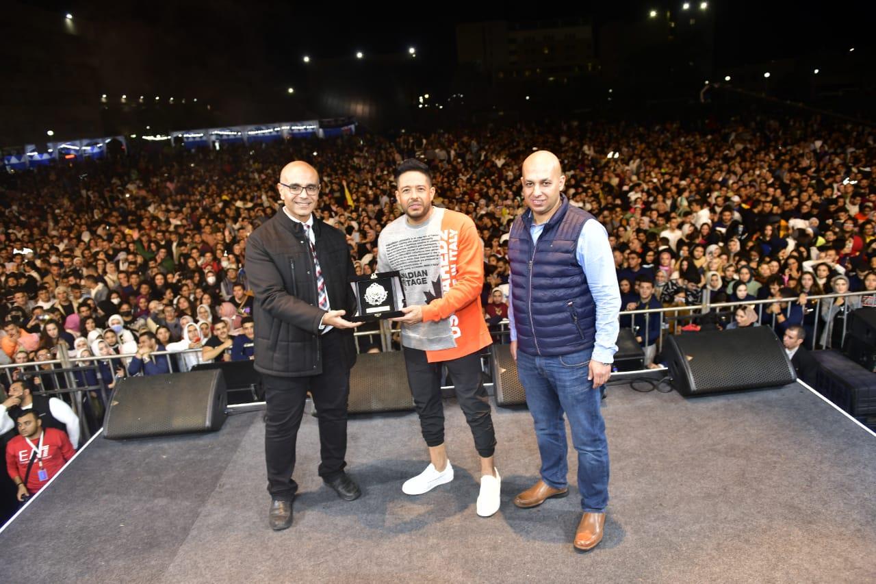 حماقي يشغل اضخم  " welcome party " بالإسكندرية 