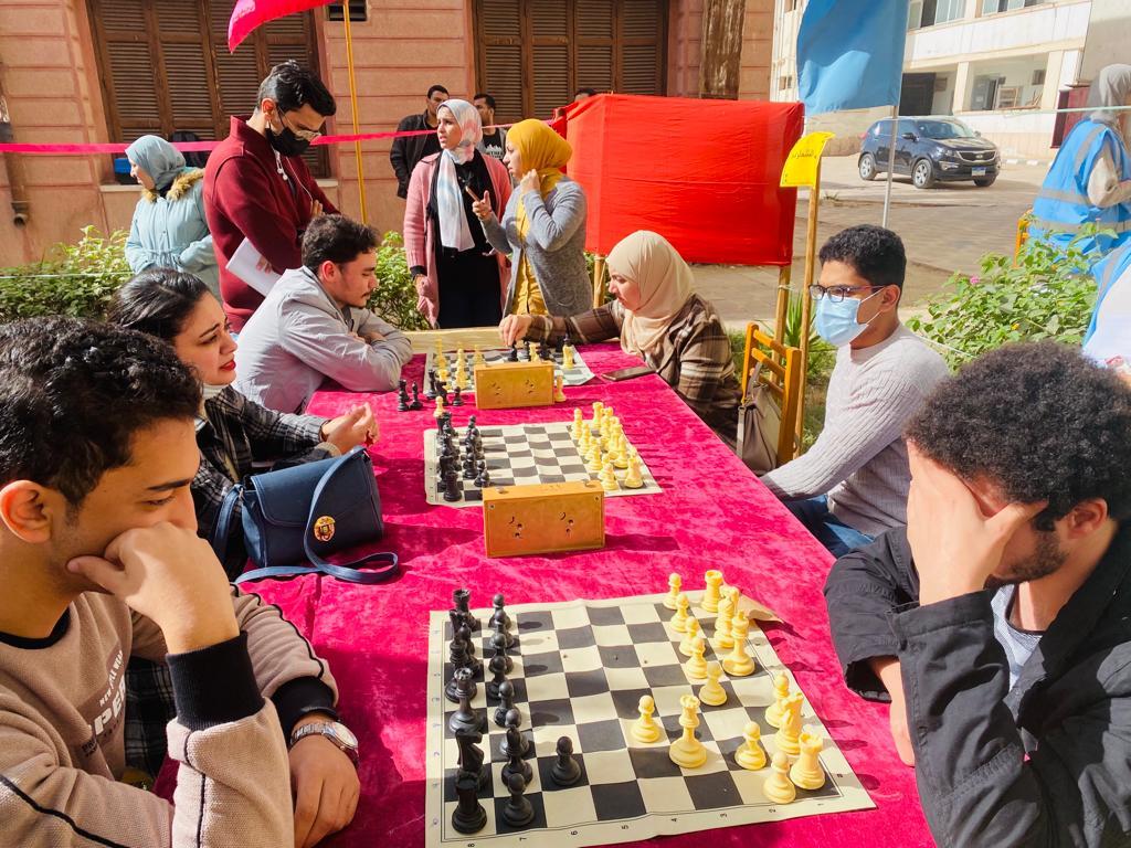 يوم ترفيهي للطلاب الوافدين بجامعة المنيا بـ"طب الأسنان"