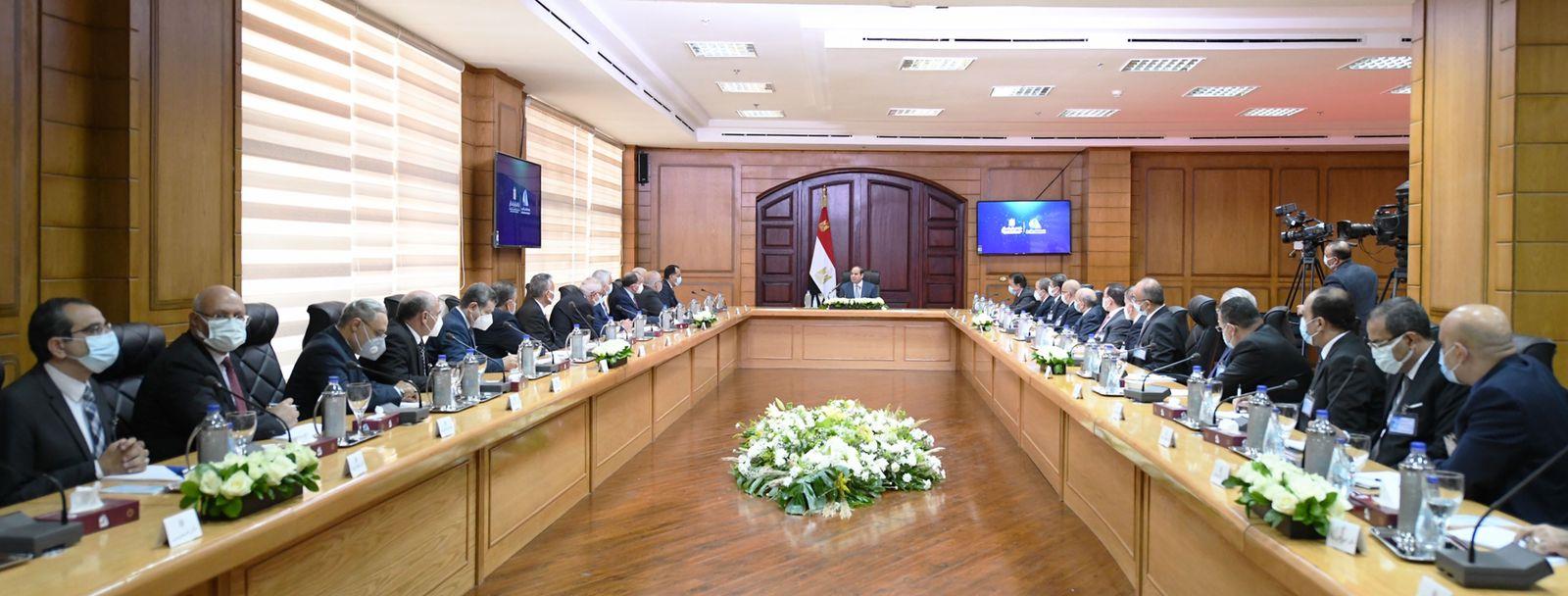 الرئيس السيسي يجتمع بالمجلس الأعلى للجامعات