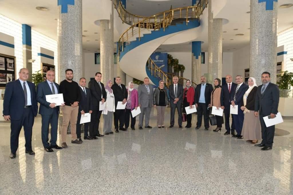 مصر للطيران تكرم أعضاء اللجنة المشاركين فى معرض دبى