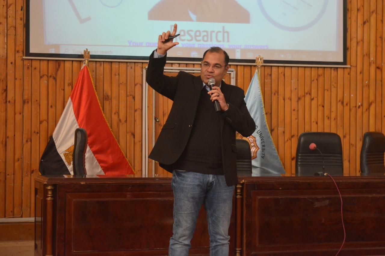 الإتحاد المصري لطلاب صيدلة سوهاج يختتم ورشة عمل مسار