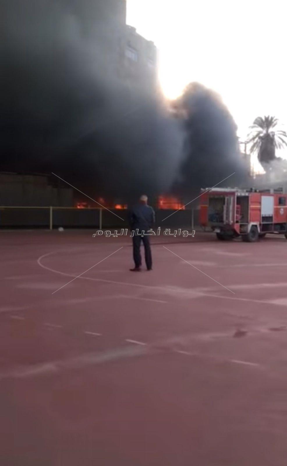 إخماد حريق داخل ملاعب مدرسة السعدية بالجيزة