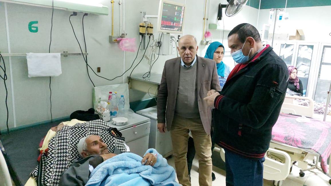 محافظ البحيرة يتفقد المعهد الطبى