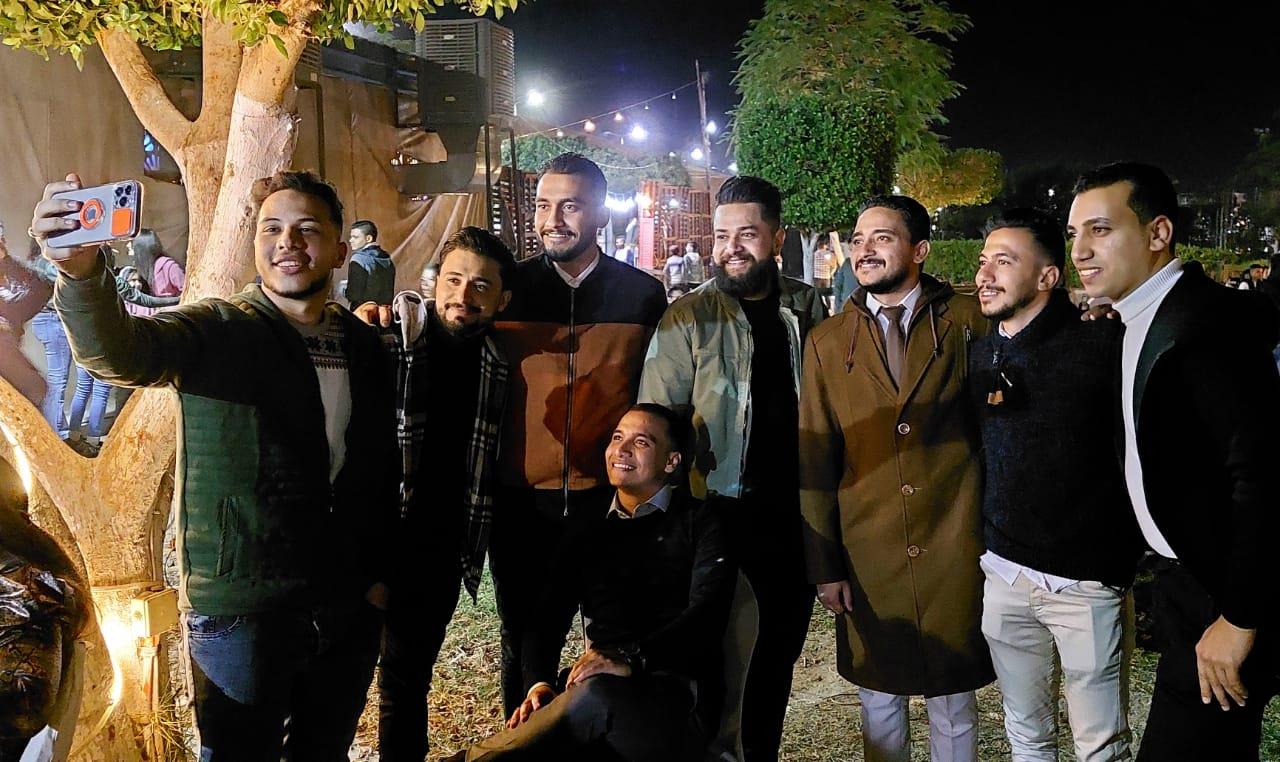 احتفالات الأقباط بعيد الميلاد فى الحدائق والمنتزهات ليلاً بالأقصر