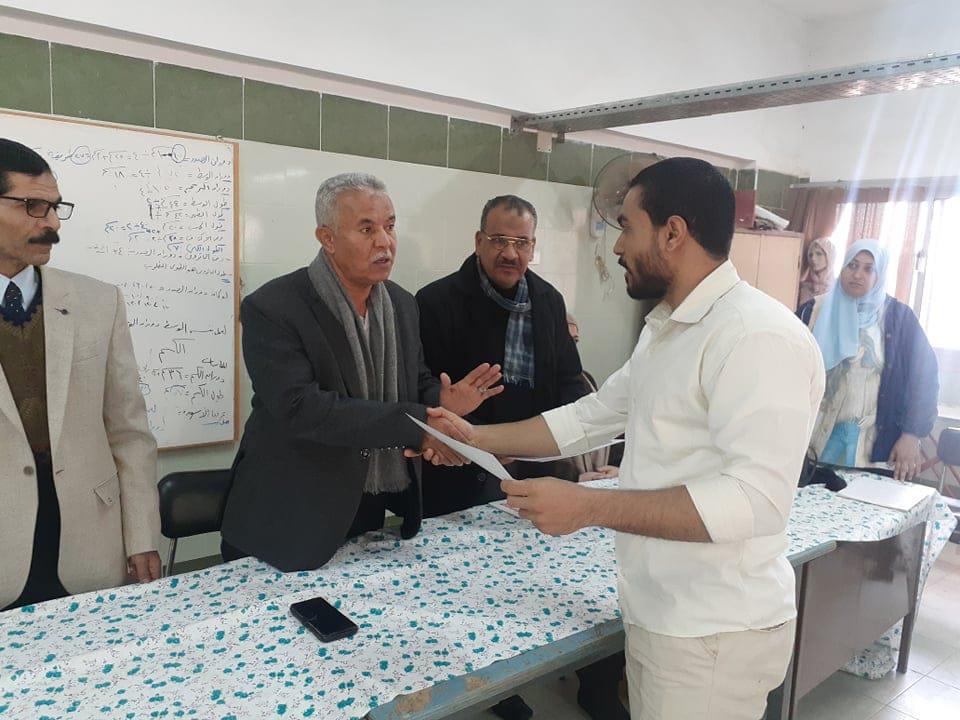 :القوي العاملة : تخريج 40