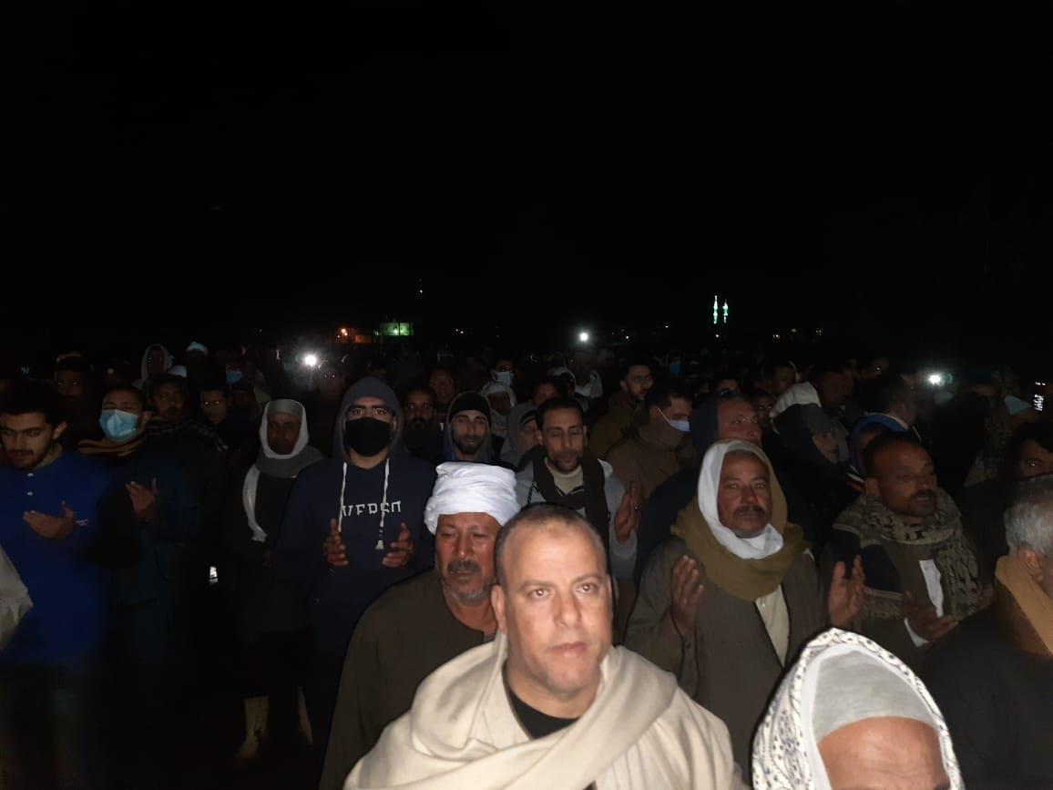 تشييع جثامين قارئ القرآن وزوجتة ونجله