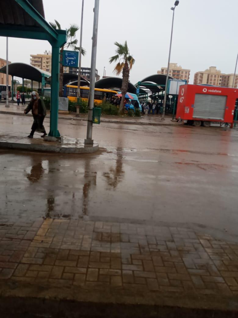 سقوط أمطار غزيرة ومتوسطة