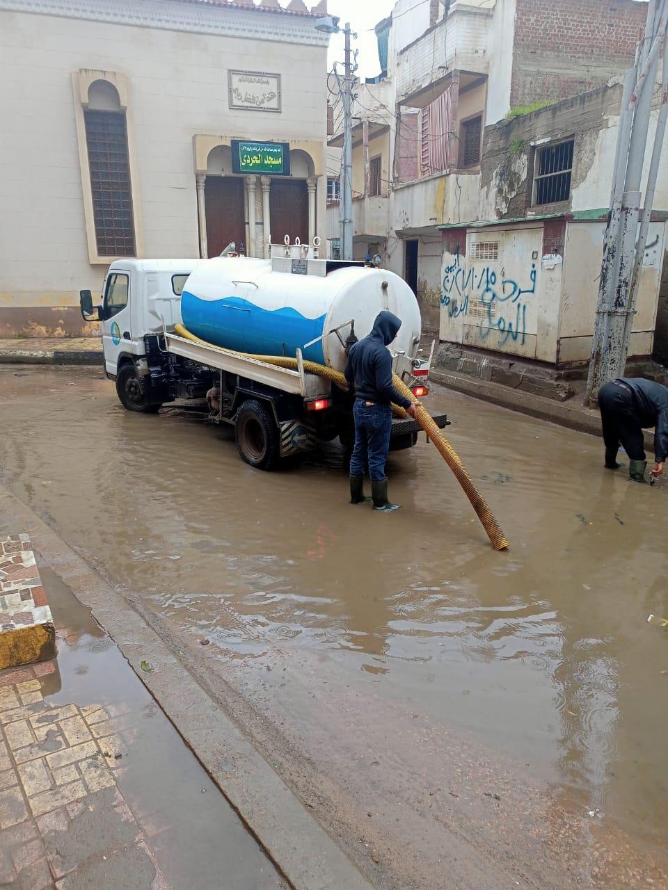 سقوط أمطار غزيرة ومتوسطة