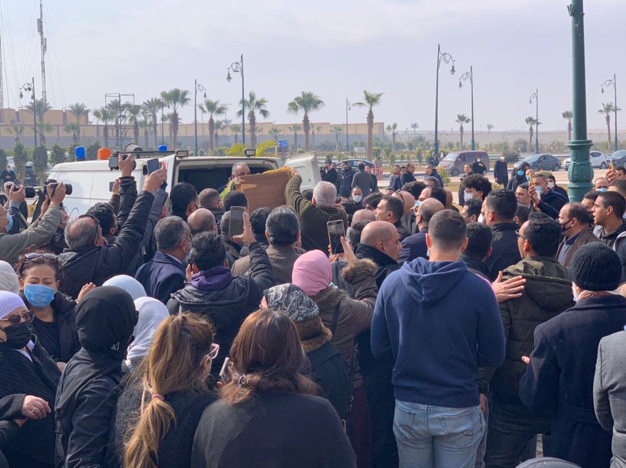 ياسر رزق