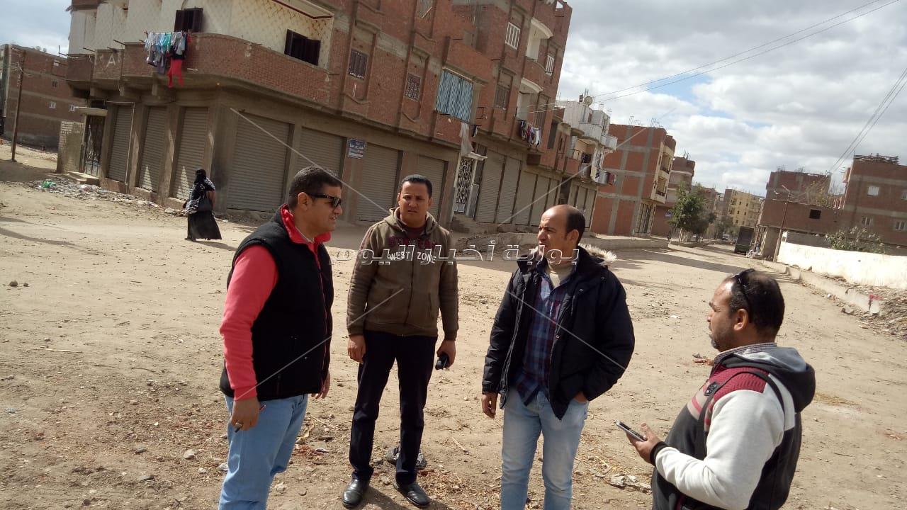 جولة ميدانية لرئيس أشمون لتفقد مشروعات رصف الطرق