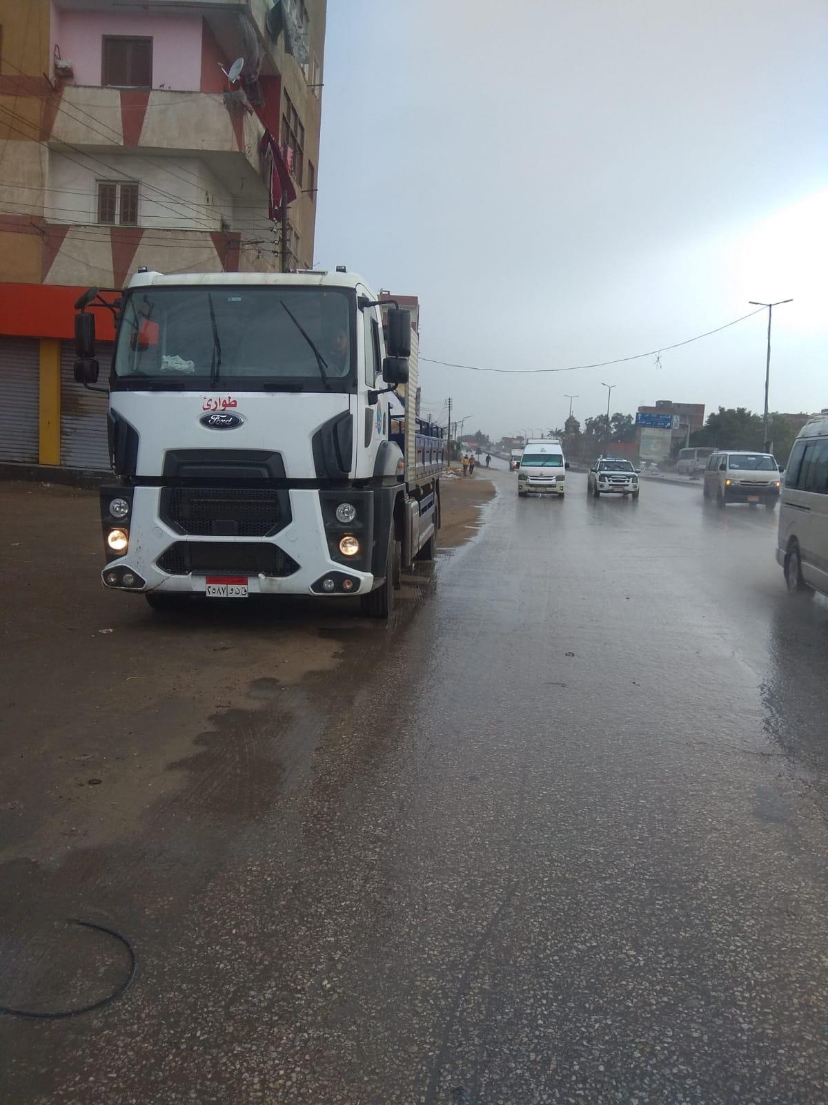 انتشار معدات شركة مياه الشرب والصرف الصحي بالقليوبية