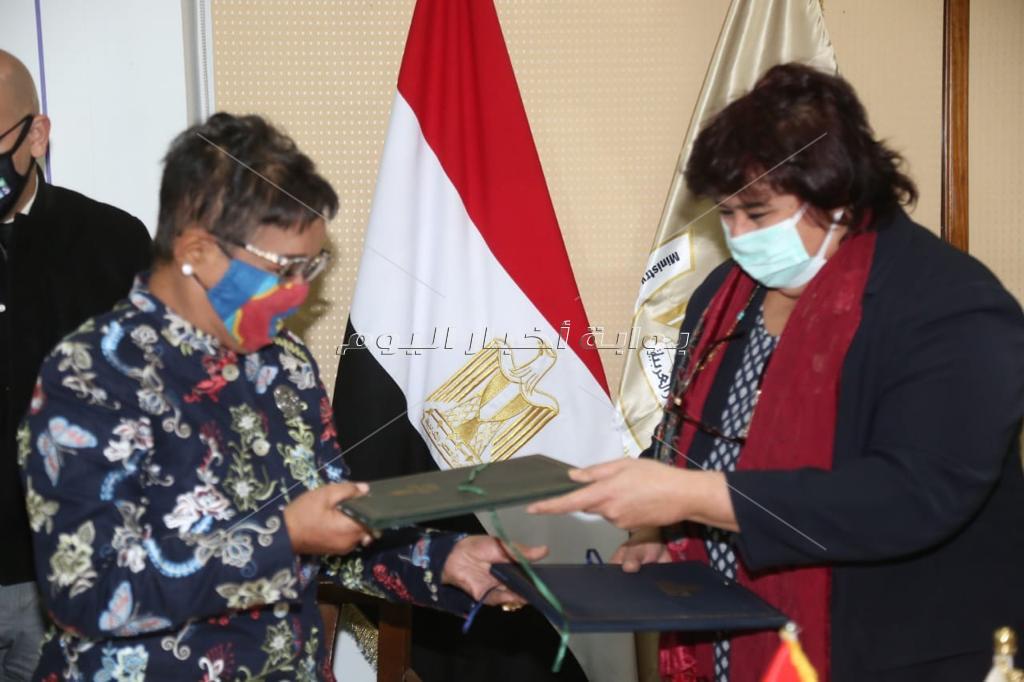 وزيرة الثقافة والرئيس التنفيذي لمستشفى الناس يوقعان بروتوكولا للتعاون
