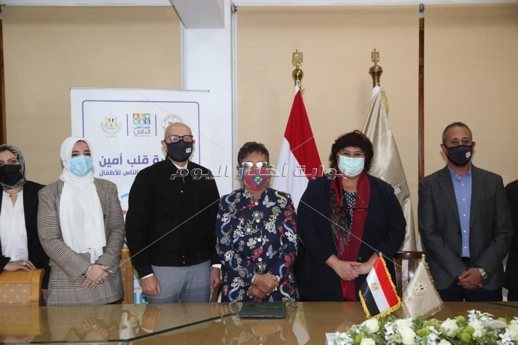 وزيرة الثقافة والرئيس التنفيذي لمستشفى الناس يوقعان بروتوكولا للتعاون