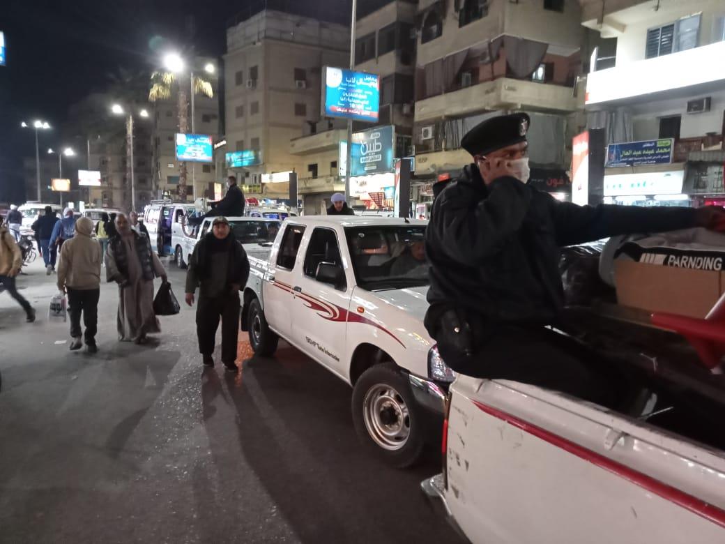 تحرير 25 محضر وتنفيذ 35 إزالة إدارية فى حملة مسائيه بأسواق وشوارع الأقصر