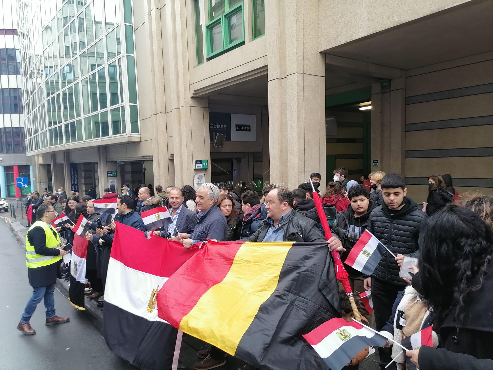لليوم التاني علي التوالي ..ننشر مظاهر احتفال المصريين في بروكسيل بزيارة الرئيس السيسي